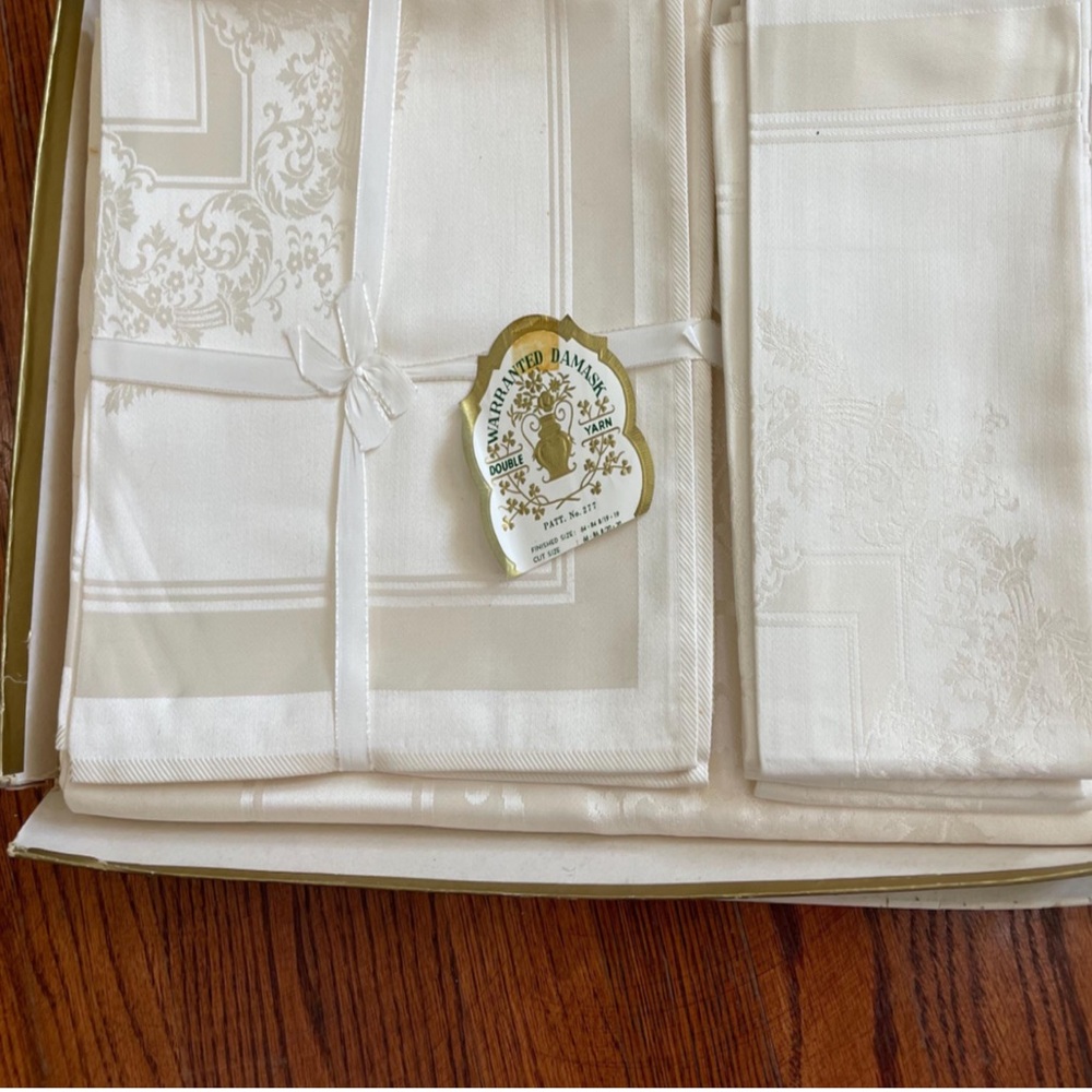 🆕Warranted Damask mid‎ century white tablecloth 8 napkin set 84x64 NOS boxed